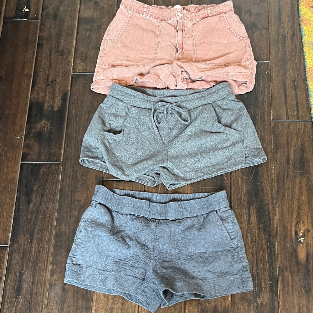 Bundle of Size Medium Shorts
C & C California
Alternative
j. Crew (missing tag)
